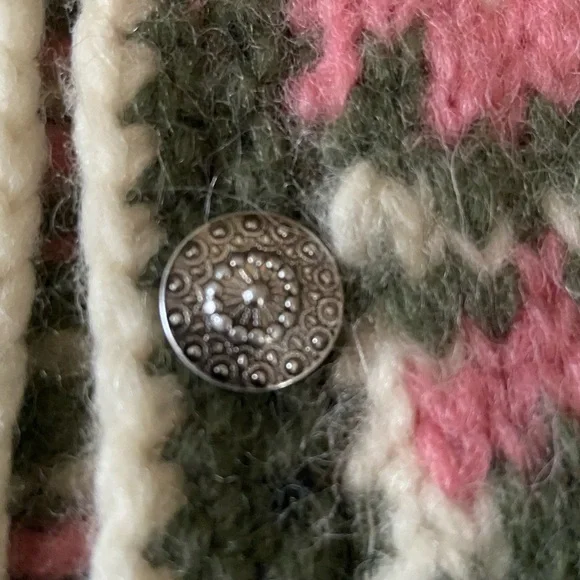 Vintage Handmade Icelandic wool Cardigan with Pink and White Pattern. - Picture 2 of 4